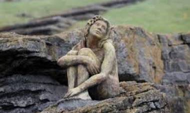 La estatua misteriosa que se convirtió en el atractivo turístico de Mar del Plata