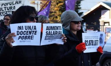 Comienza una semana con marchas y paro de los docentes y universitarios