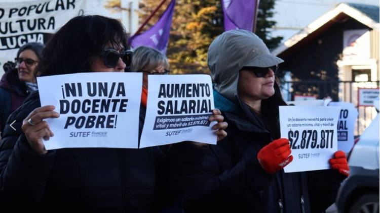 Comienza una semana con marchas y paro de los docentes y universitarios