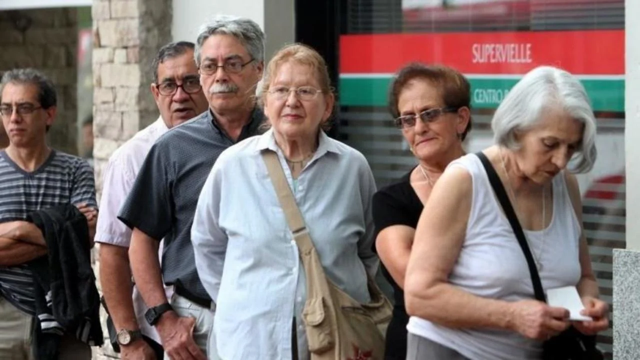 Gobierno bonaerense otorgará bono de 30 mil pesos a 37 mil jubilados y pensionados