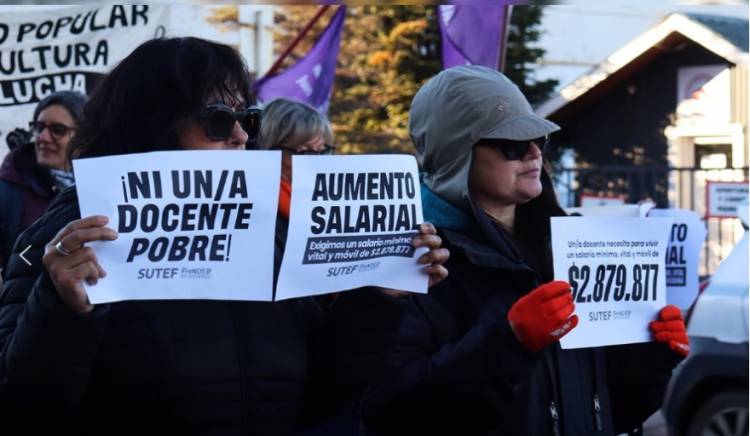 Comienza una semana con marchas y paro de los docentes y universitarios